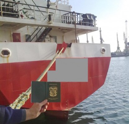 Ghanez îmbarcat cu un carnet fals de marinar, depistat la Constanţa